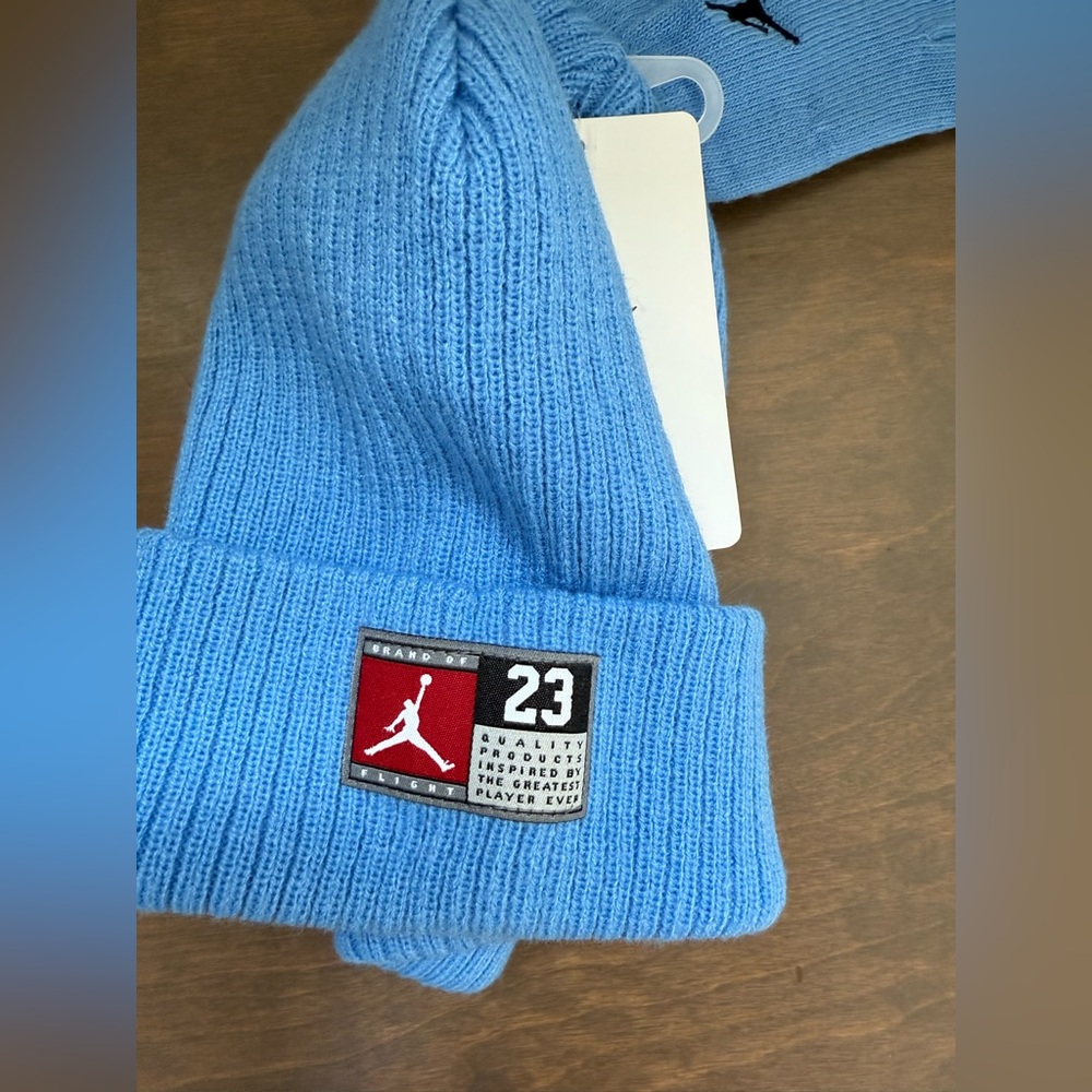 NWT • Jordan Legend Blue 2 piece set Beanie Hat and Gloves - Picture 6 of 6